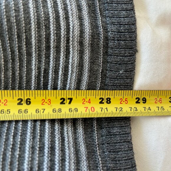 Tahari Extrafine Merino Wool / Acrylic Sweater Size Small - Picture 8 of 9